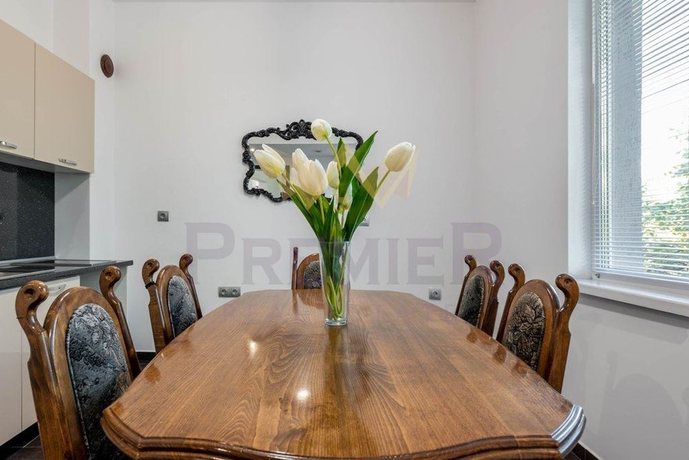 Дава се под наем Тристаен апартамент в Варна, Център - 110 кв.м за 1000 € - Снимка #5