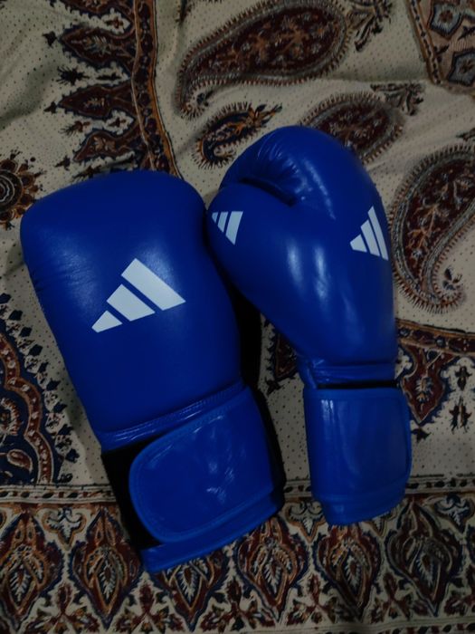 Перчатки адидас для бокса аиба 12 унций
