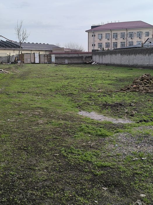 Земля 8 соток+7 соток. Дом 5 комнат. Фасад 17 м. Выход на две улицы