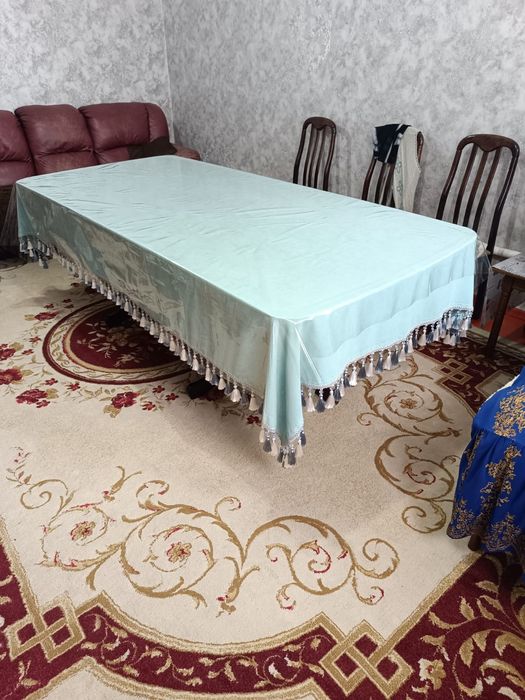 Продам стол  в хорошем состоянии Малайзия