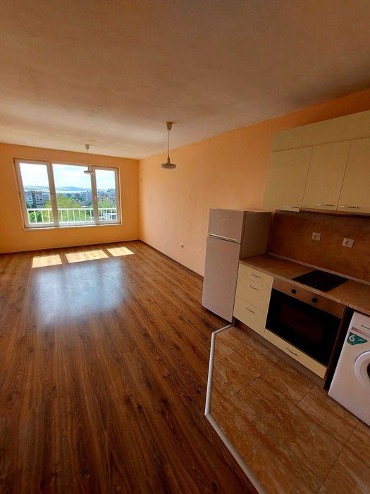 Дава се под наем Двустаен апартамент в Бургас, Славейков - 70 кв.м за 178.5 € - Снимка #2