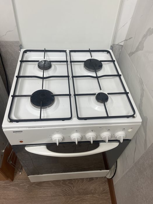Продам газовую плиту