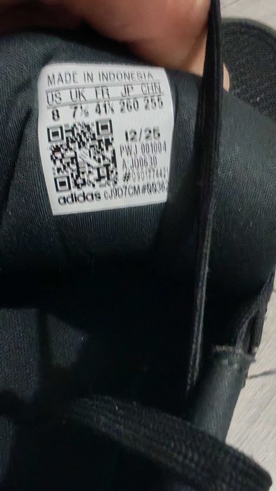 Кроссовки новые adidas j