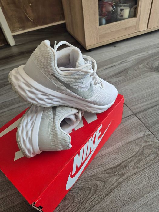 Нови маратонки Nike 39 номер