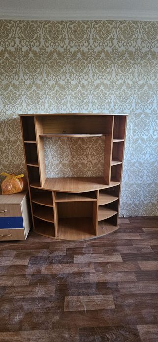 Отдам бесплатно шкаф под телевизор или экран самовывоз