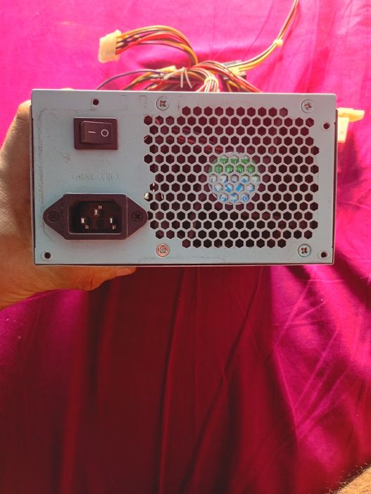 Vând piese calculator vechi, citește descrierea