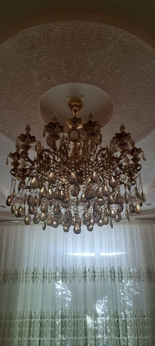 Люстра сотилади.