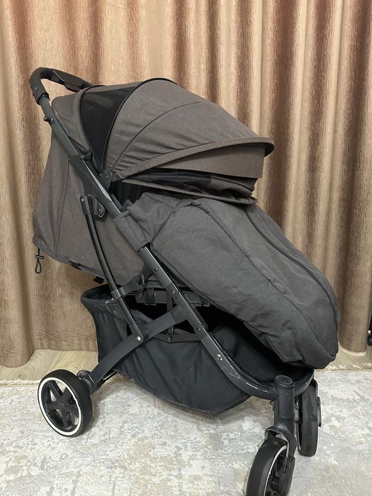 Коляска детская (легко собирается)