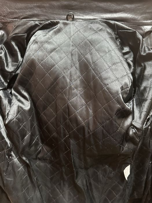 Дълго  дамско кожено манто.