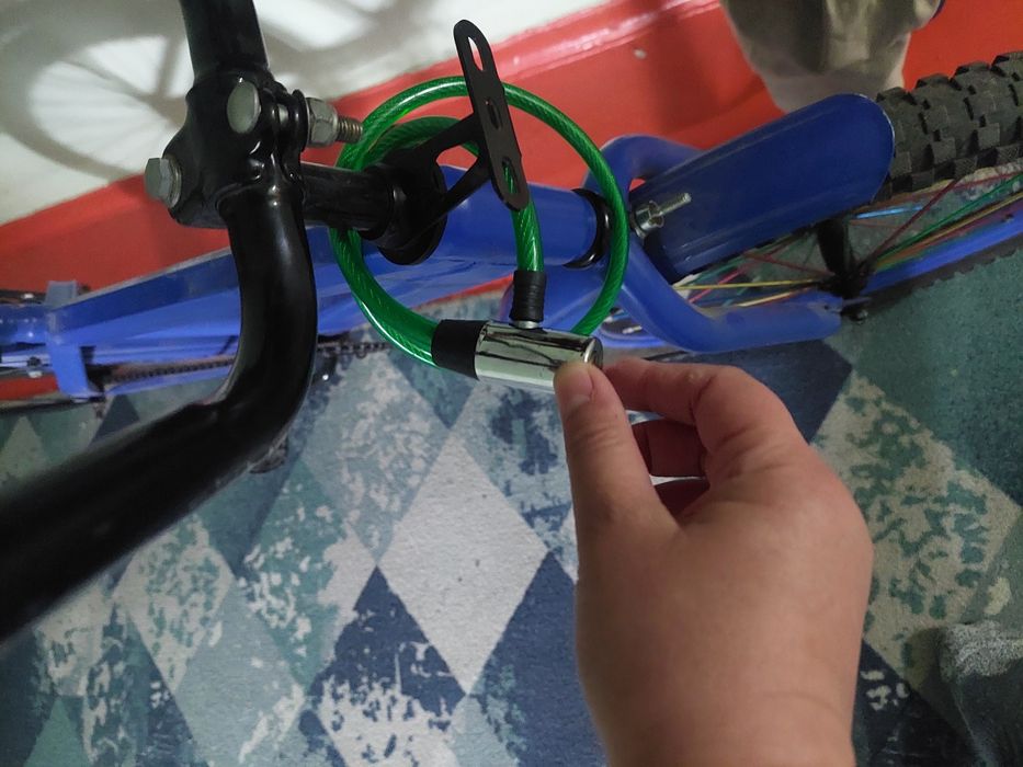 Велосипед, машина  и самокат