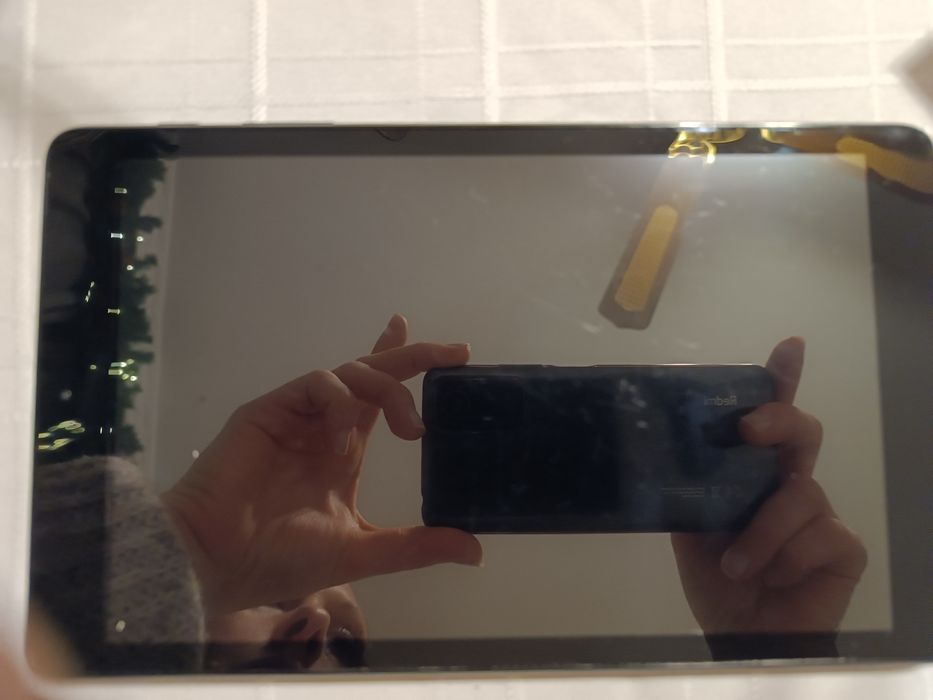 Таблет alcatel  запазен с калъф