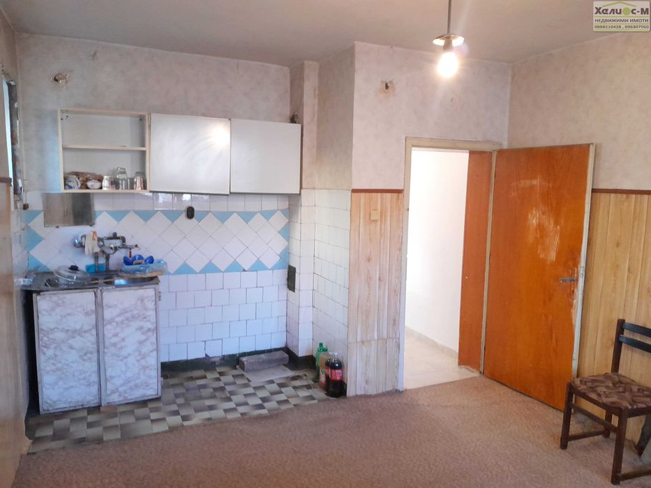 Етаж от къща с двор, гараж и лятна кухня, гр.Монтана