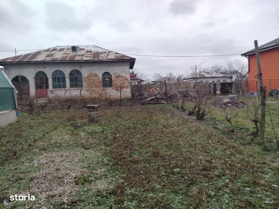 Teren intravilan 1080 mp + casa demolabila Cosoveni