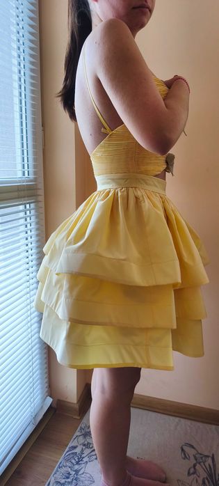 Официална пастелно жълта рокля