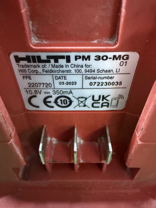 Линеен лазер Hilti PM 30 MG , с батерия 2,6 ампера и зарядно