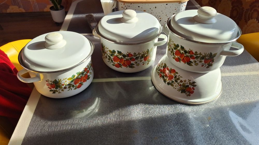 Набор кастрюль эмалированный