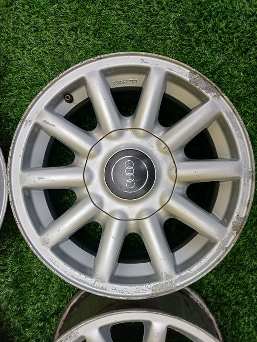 Диски R15 4x108 ромашки на Audi.