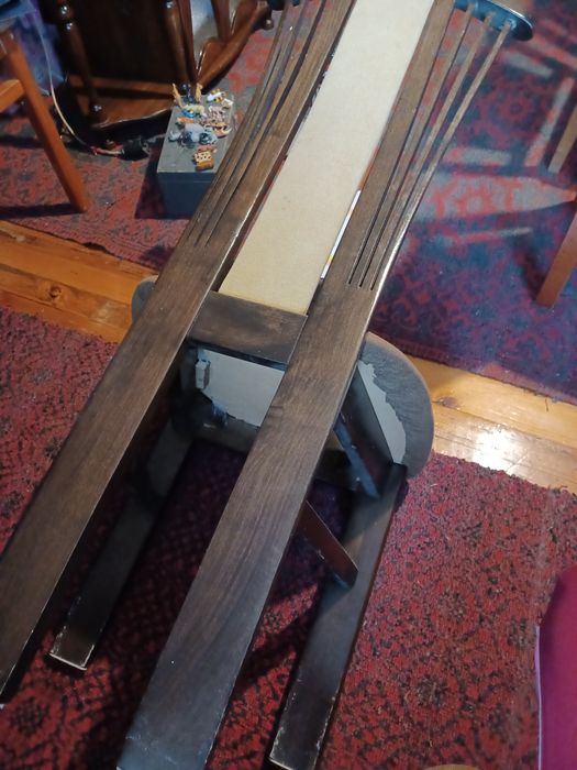 Масивни дървени столове