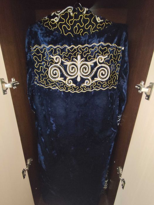 Продам чапан. Новый. Писать на ватсап