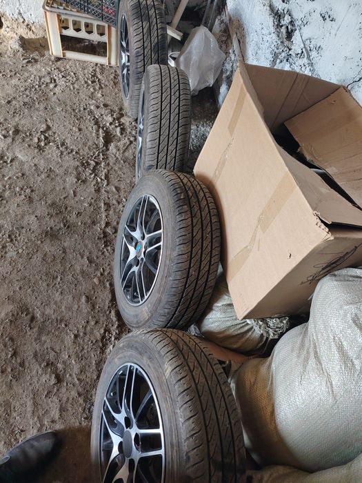 Продам диски с шинами