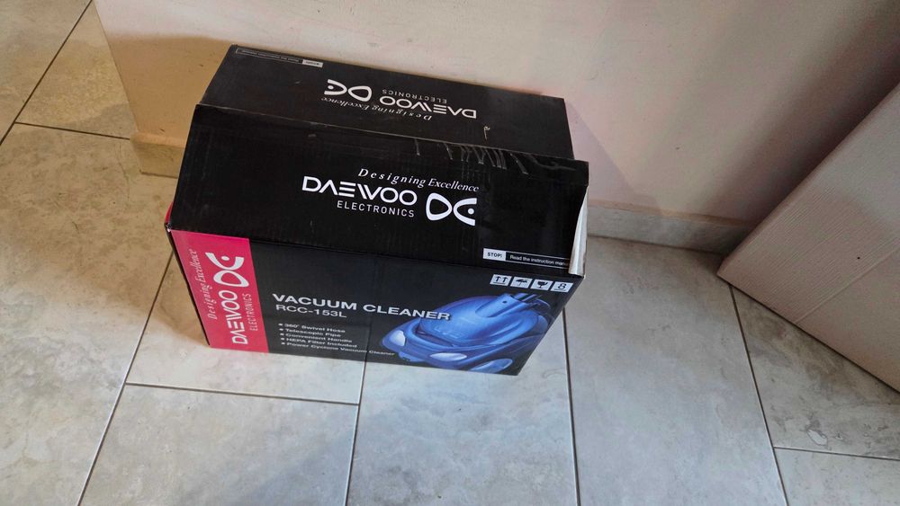 Прахосмукачка Daewoo RCC 153 L без торба 800W, HEPA + кутия
