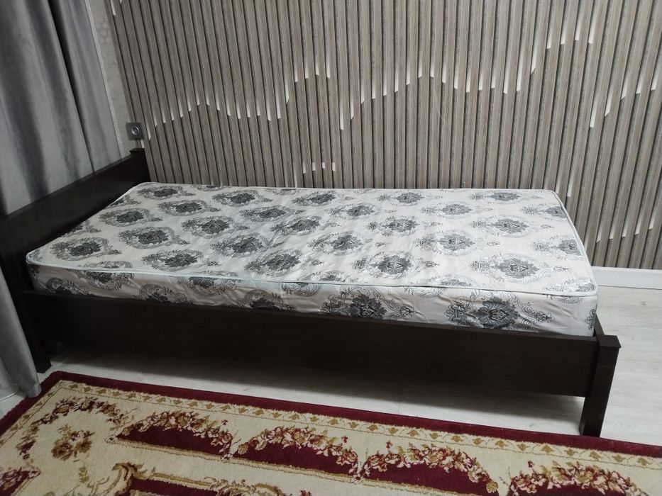 Продам кровать с матрасом