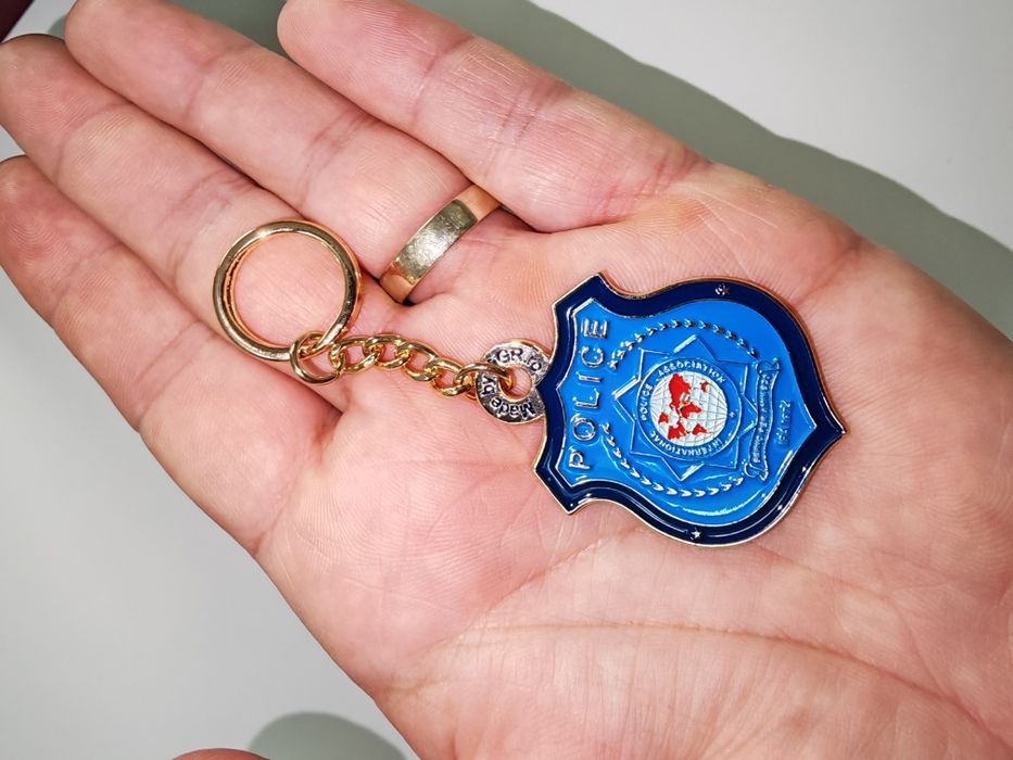 Insigna breloc polite