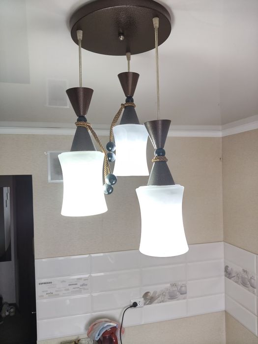 Продам люстру б/у