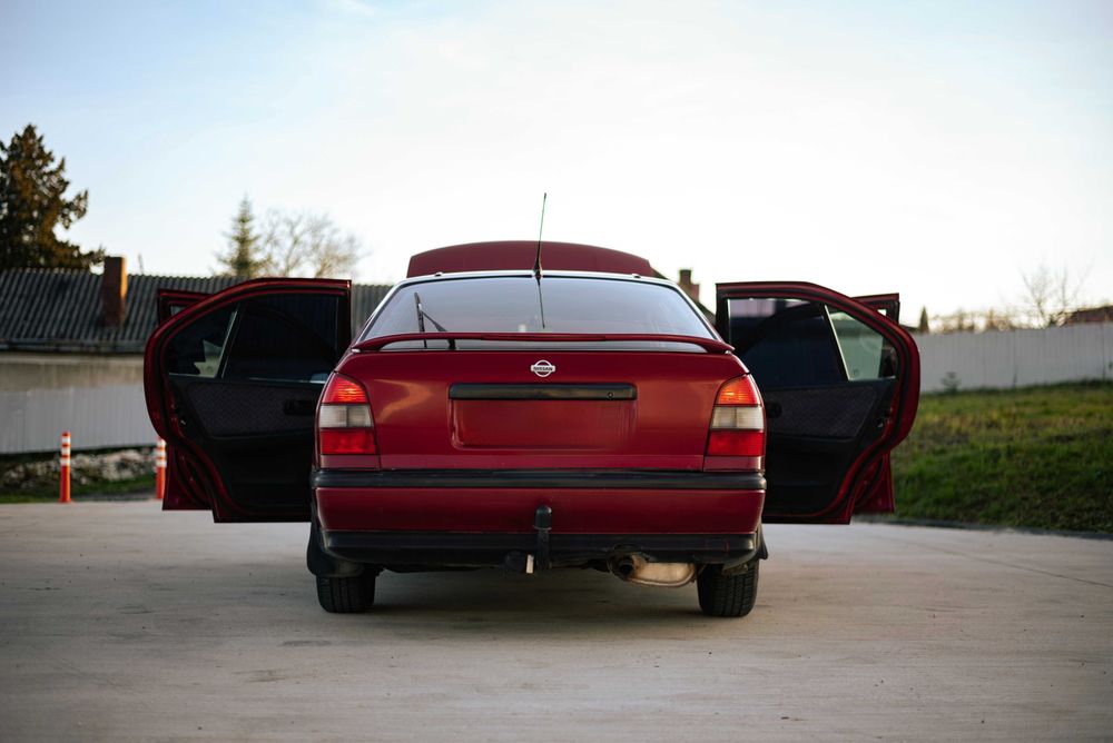 Nissan Primera Invitation P10 Hatchback 1995 1.6 DOHC