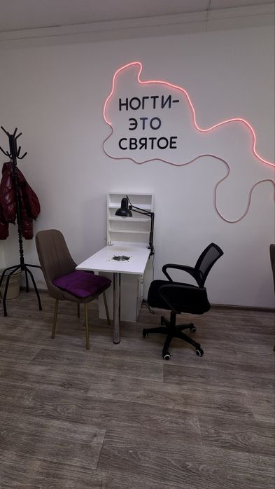 Сдается маникюрный стол место