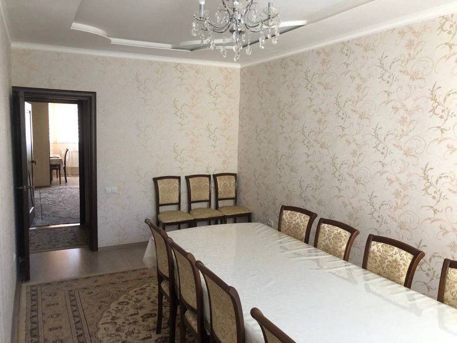 Стол со стульями