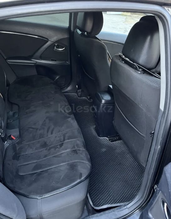 Продам toyota avensis