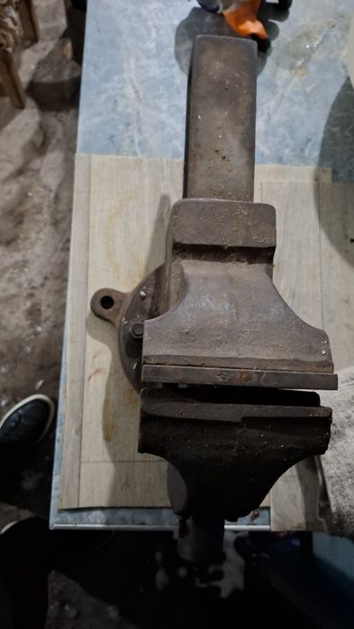 Тиски большие слесарьный!