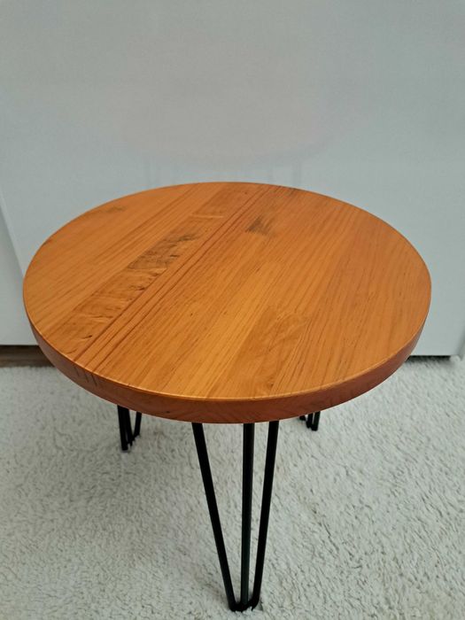 Помощна масичка от масив