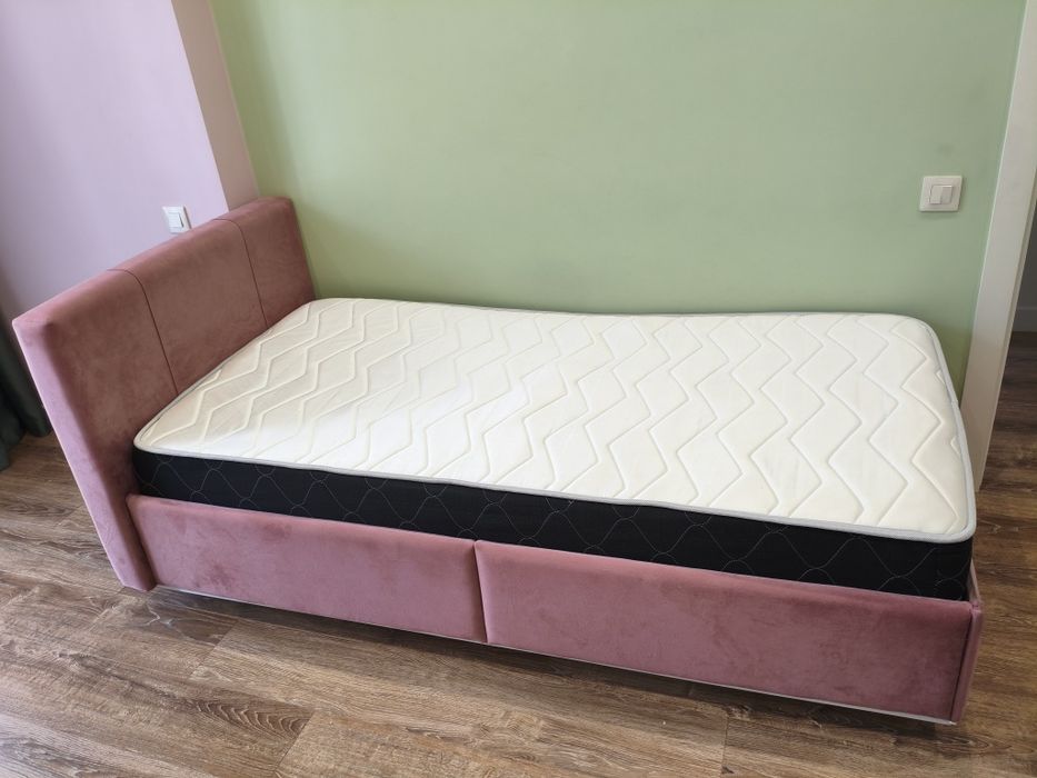Продам 1,5 спальную кровать