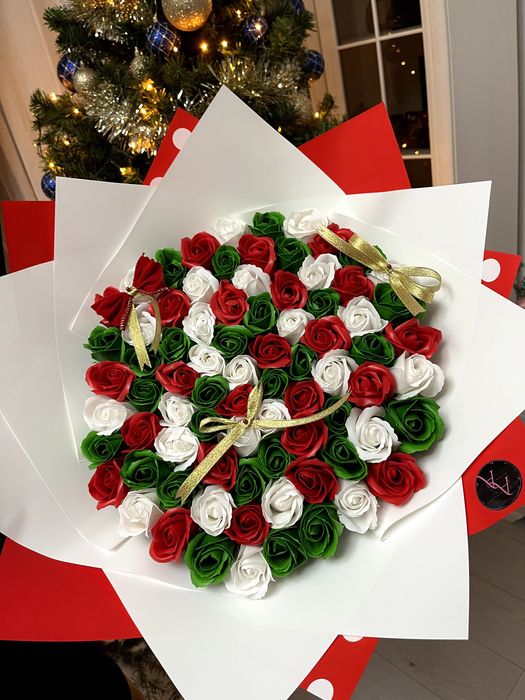 Buchet 101 trandafiri sapun cu nuante de roz /sclipici glitter