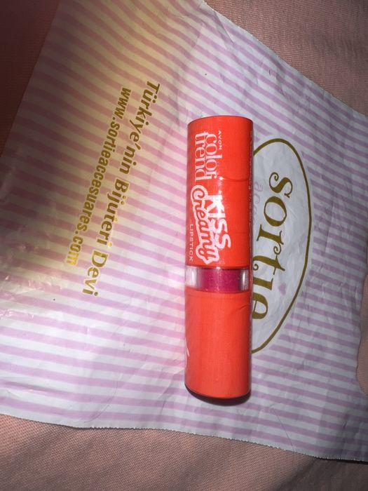 Помада Avon Ейвон
