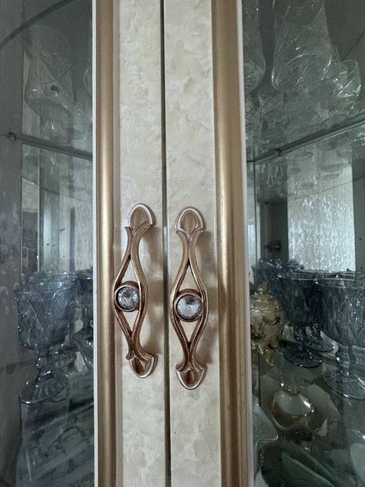 Угловой сервант Шкаф для зала