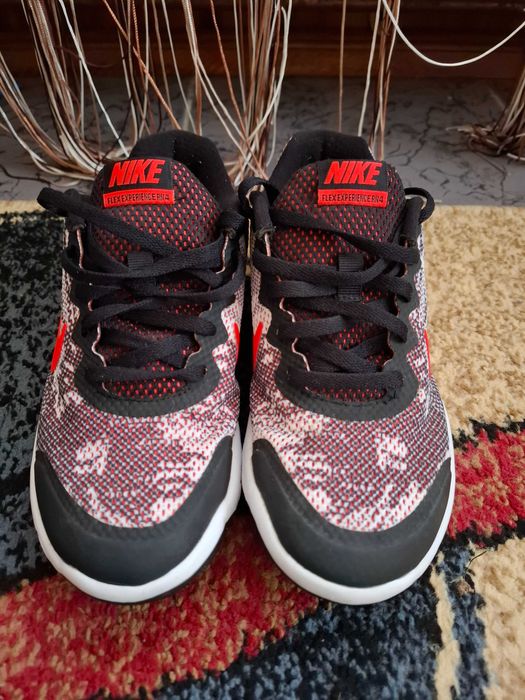 Adidași Nike, o purtare