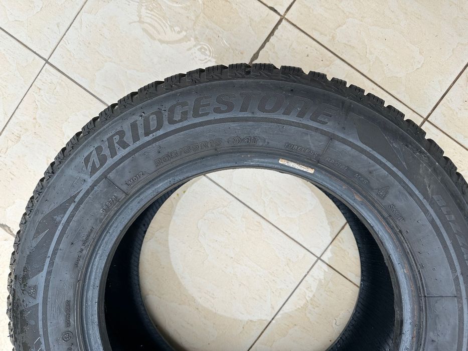 Гуми зимни гума 205/65/15” BRIDGESTONE BLIZZAK LM 001