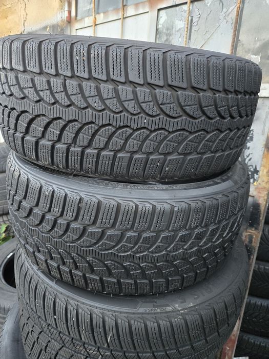 2бр. 215 40 17 Bridgstone зимни.