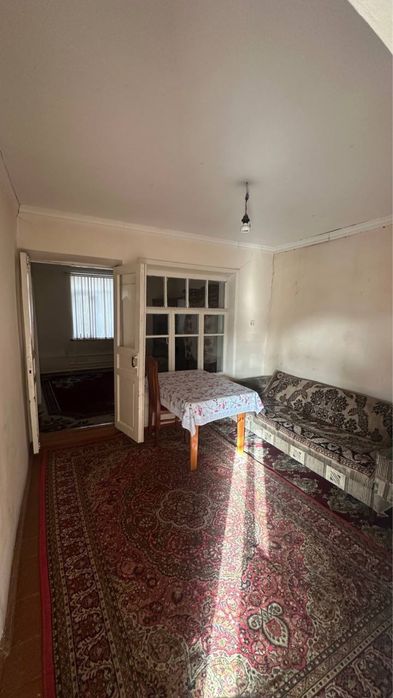 Сергели Хонабод Жакей 4 сотих 5 хона ховли яшаб турилган уй