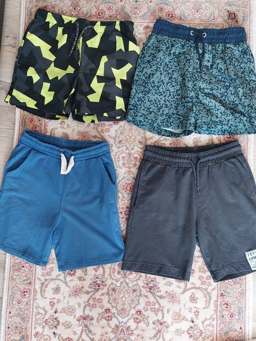 Pantaloni scurți, băieți,  stare foarte bună și bună.
