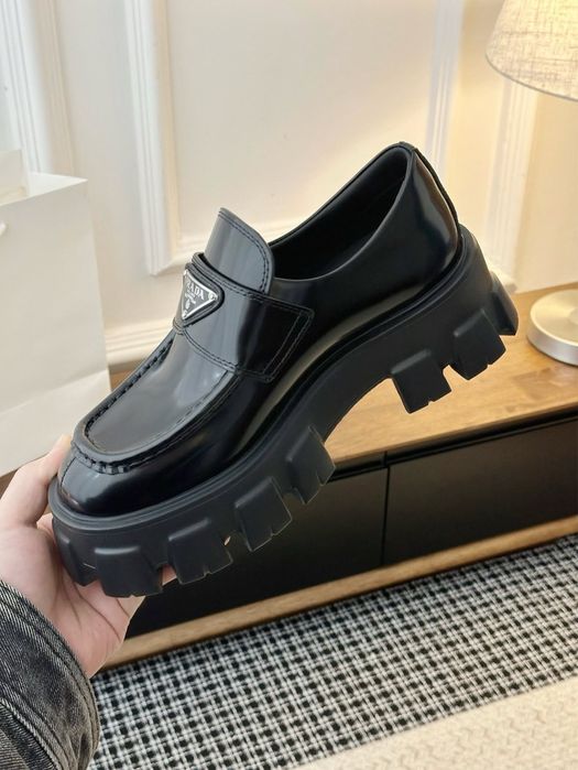 Лофъри  Prada.