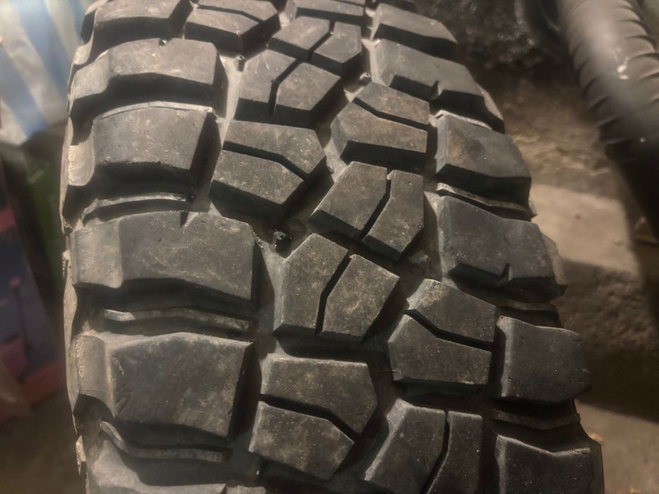Гуми 2 броя 235/75 R15 DOT21
