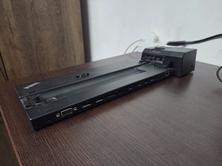 Vând Lenovo ThinkPad Ultra Docking Station