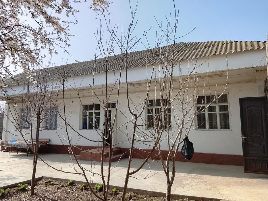 1.5 sotix 3 xonali uy sotiladi