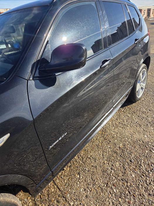 Usa stanga fata cu mic defect BMW X3 F25 Black Sapphire Metallic 475