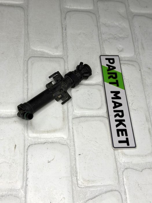 Дясна пръскалка предна броня AUDI Q5 / SQ5 8R 8R0955102A