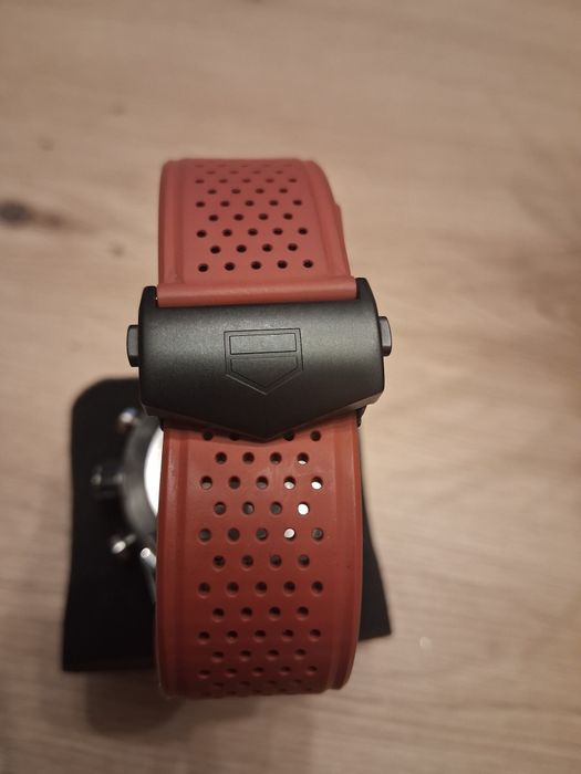 Tag Hauer  2023г          2500 е